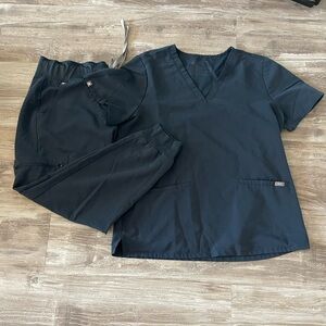 Figs scrubs SET. Top- Large, Botton- Large/ Petite